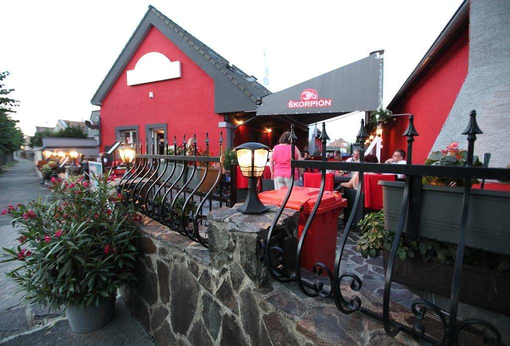 Penzion Škorpión Senec Exterior foto